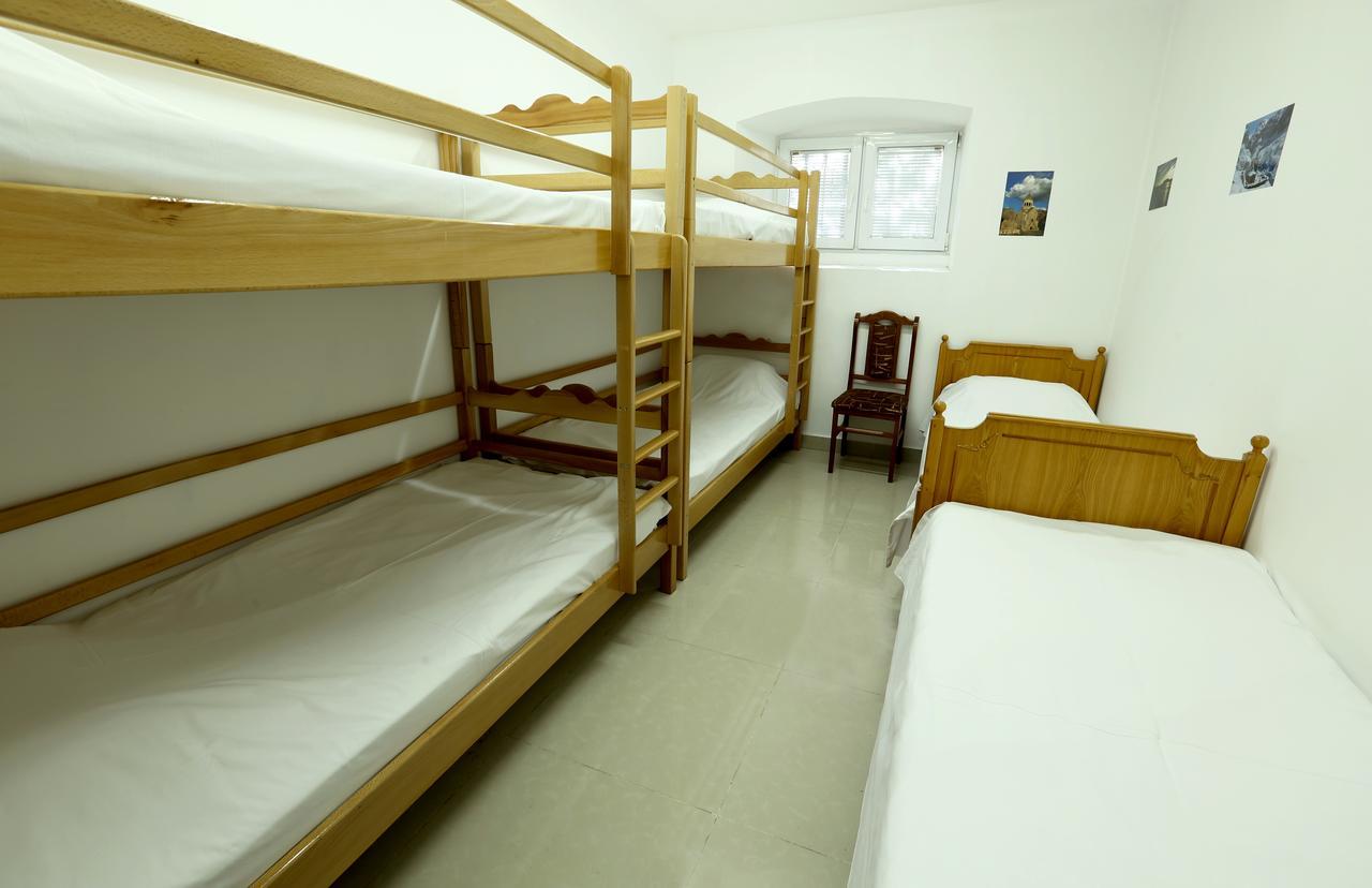 Byron Hostel Jerevan Exteriör bild
