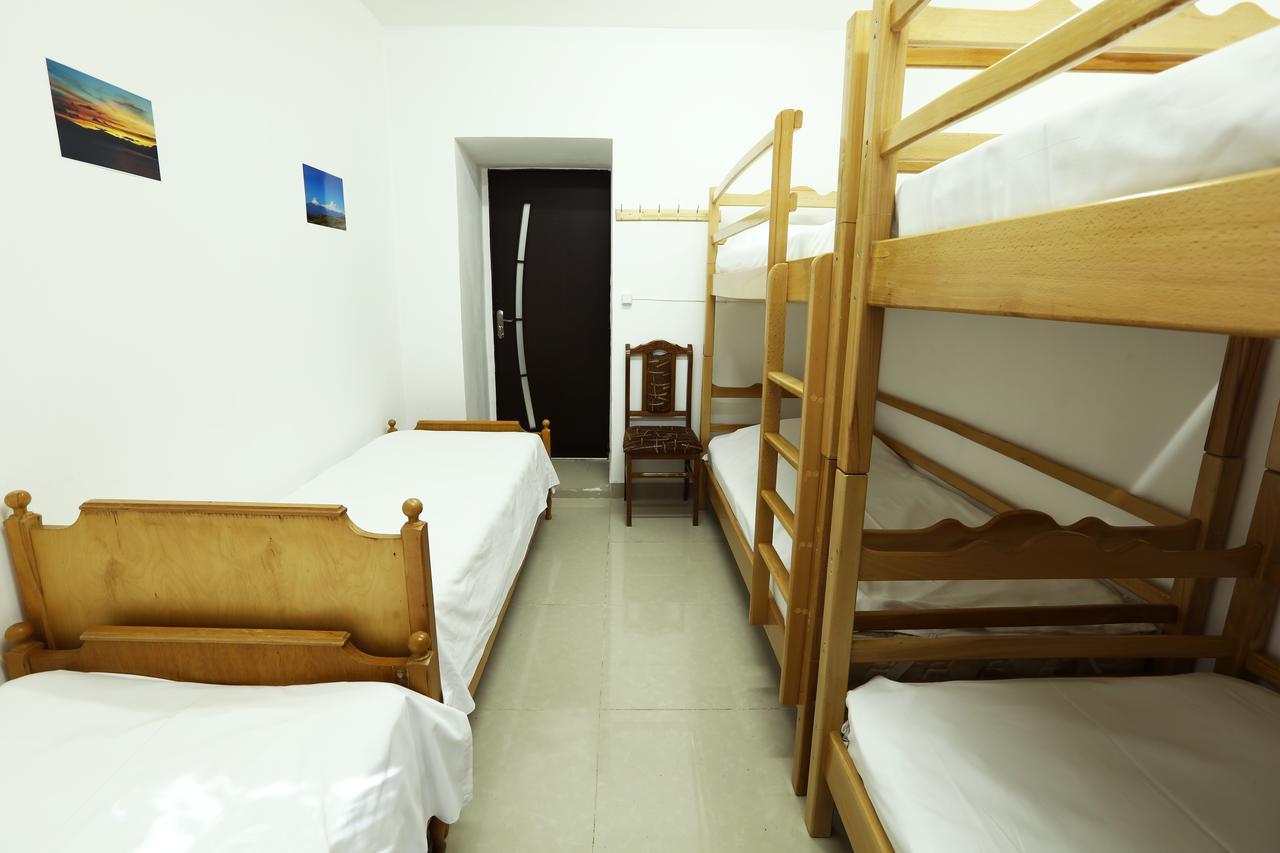 Byron Hostel Jerevan Exteriör bild