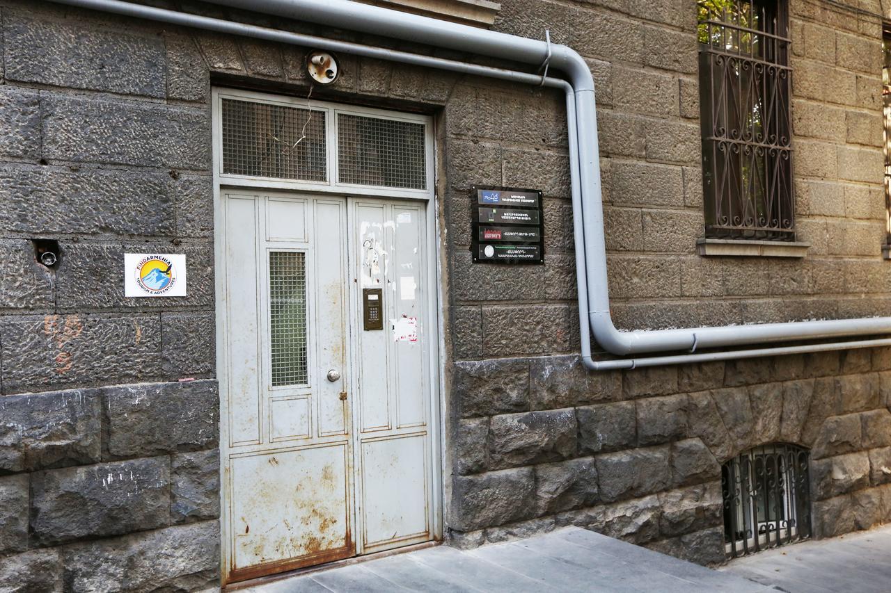 Byron Hostel Jerevan Exteriör bild